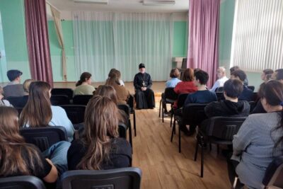 Протоиерей Валентин Кожановский провел открытый урок на тему «Приидите, дети, послушайте меня: страху Господню научу вас»