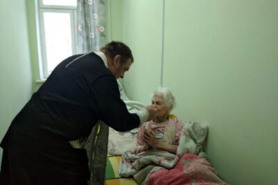 Иерей Сергий Шишков и сестры милосердия посетили Слободская больница сестринского ухода