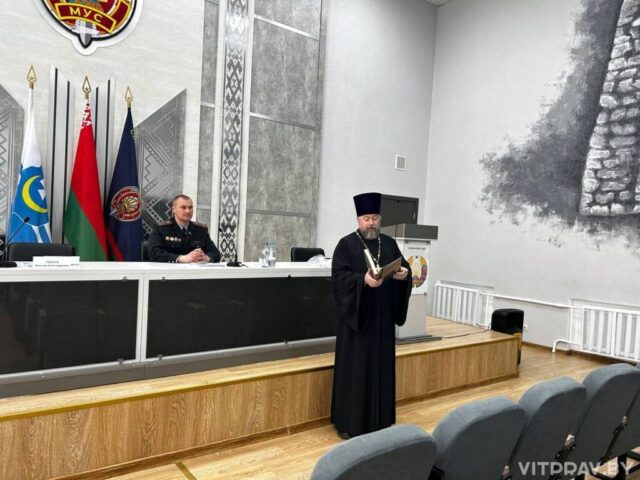 Иерей Димитрий Савушкин побеседовал с молодыми сотрудниками милиции