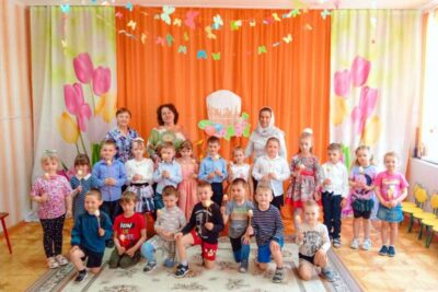 Лариса Макаревская провела беседу о празднике Пасхи с воспитанниками детсткого сада № 3 г. Чашники