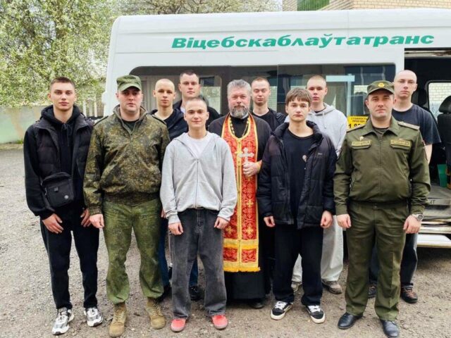 Иерей Дмитрий Савушкин напутствовал новобранцев