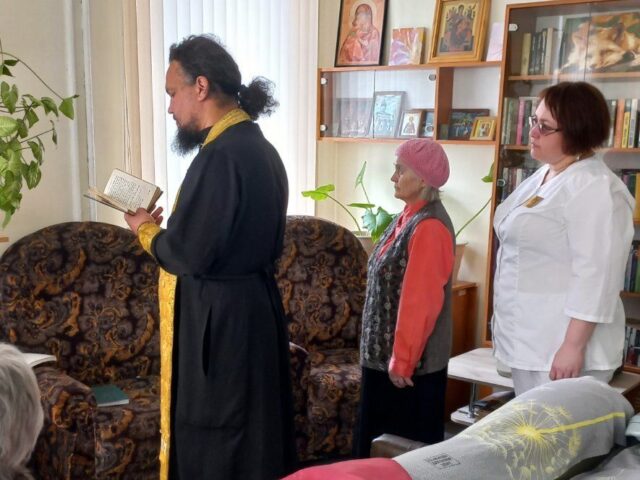 В среду Светлой семицы иерей Николай Скобей посетил хоспис