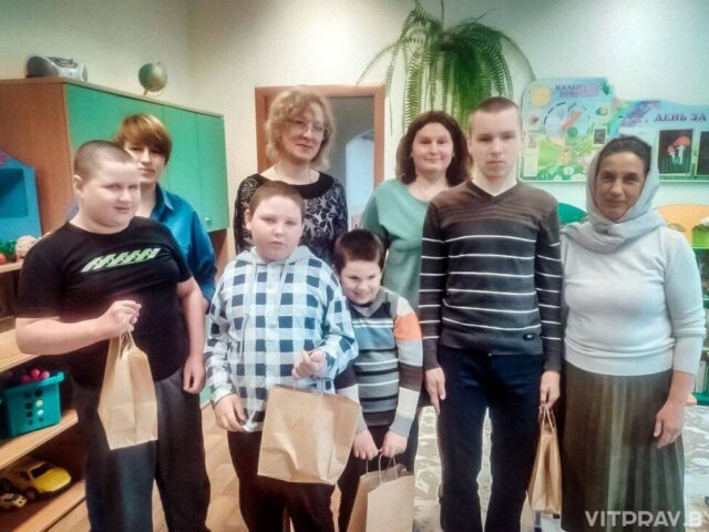 Прихожанки храма Преображения посетили детей-инвалидов