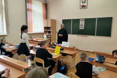 Иерей Павел Тарамыкин побеседовал со второклассниками о празднике Пасхи
