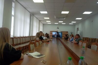 Иерей Павел Тарамыкин провел беседу о важности материнства на Витебском деревообрабатывающем комбинате