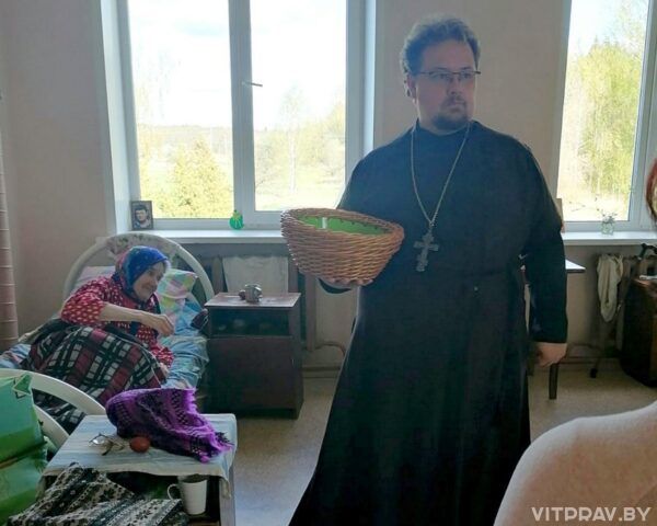 Иерей Георгий Слезник и сестры милосердия посетили Новозарянскую больницу сестринского ухода