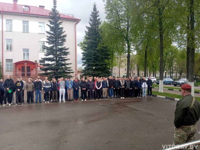 Иерей Павел Тарамыкин благословил призывников на военную службу