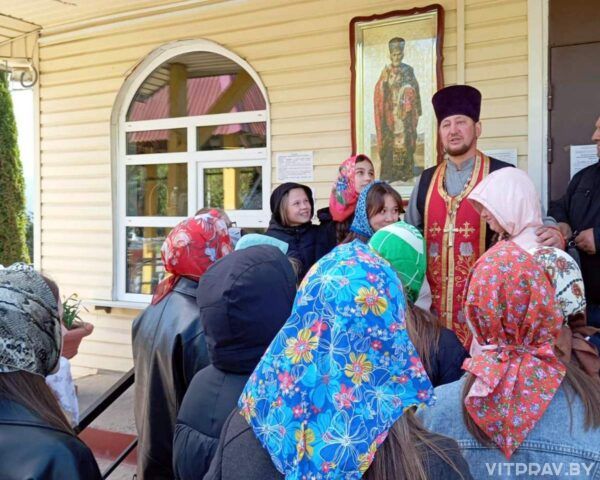 В субботу Светлой седмицы учащиеся средней школы № 1 Новолукомля посетили храм святителя Николая Чудотворца