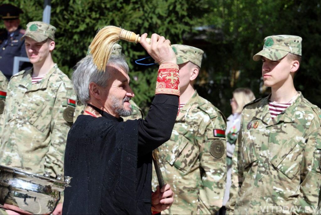 Иерей Павел Тарамыкин совершил благодарственный молебен в связи с увольнением в запас солдат срочной службы