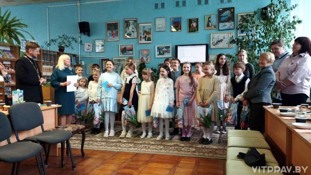 В воскресной школе при храме священномученика Владимира Новолукомля состоялся Пасхальный праздник
