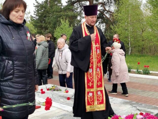 Протоиерей Владимир Кожановский принял участие в митинге "Память пылающих лет"