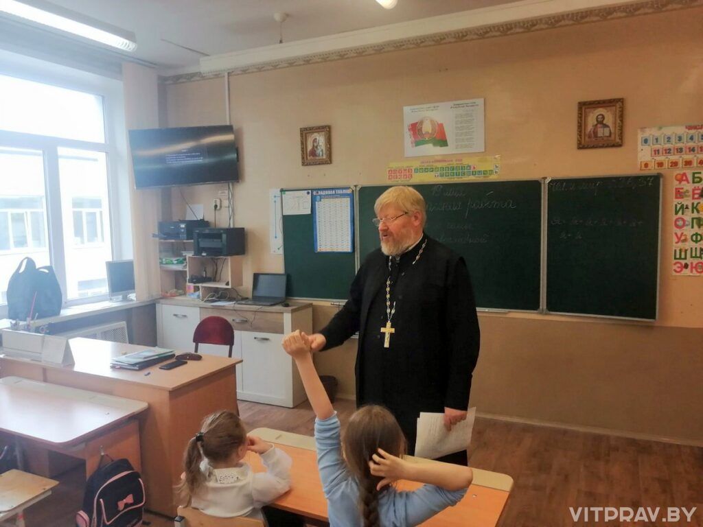 Протоиерей Александр Ковалев побеседовал с первоклассниками о семейных ценностях