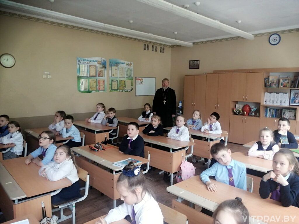 Протоиерей Александр Ковалев побеседовал с первоклассниками о семейных ценностях