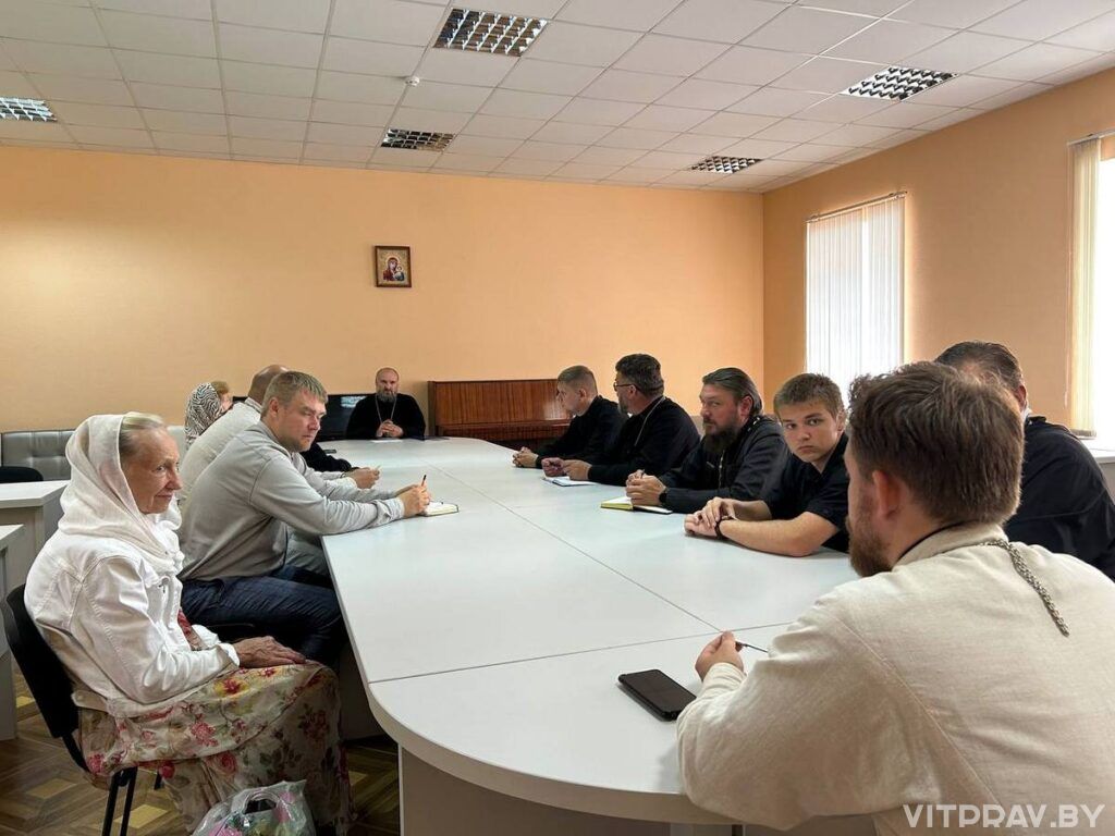 Епископ Евсевий провел рабочую встречу с молодежным отделом Витебской епархии