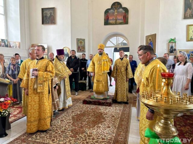 Епископ Евсевий возглавил Литургию в храме преподобного Сергия Радонежского д. Лесковичи