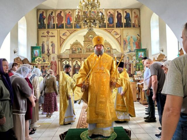 В Неделю 10-ю по Пятидесятнице епископ Евсевий возглавил Литургию в храме прп. Леонида Усть-Недумского Орши