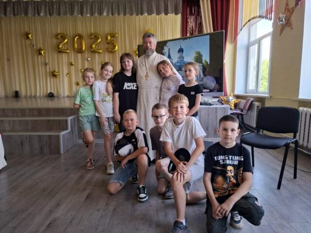 Иерей Димитрий Савушкин побеседовал со школьниками о Родине, семье и послушании