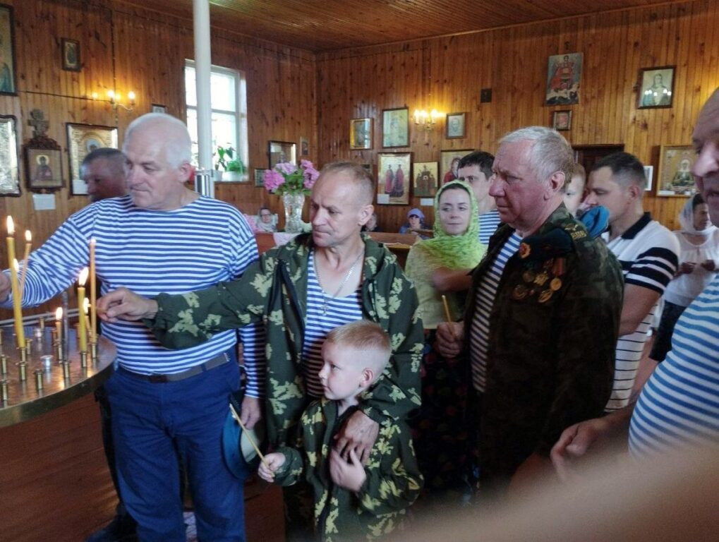 Храм святых апостолов Петра и Павла г. п. Богушевск посетили десантники