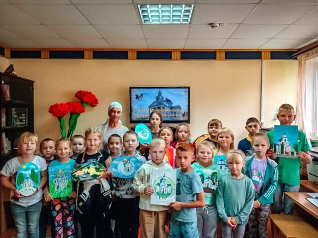 Лариса Макаревская рассказала учащимся младших классов о храме Преображения Господня