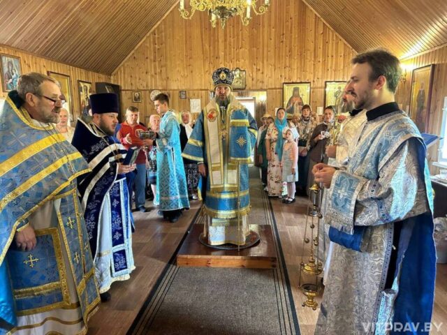 Епископ Евсевий возглавил престольный праздник в храме иконы Божией Матери "Одигитрия" в п. Октябрьский