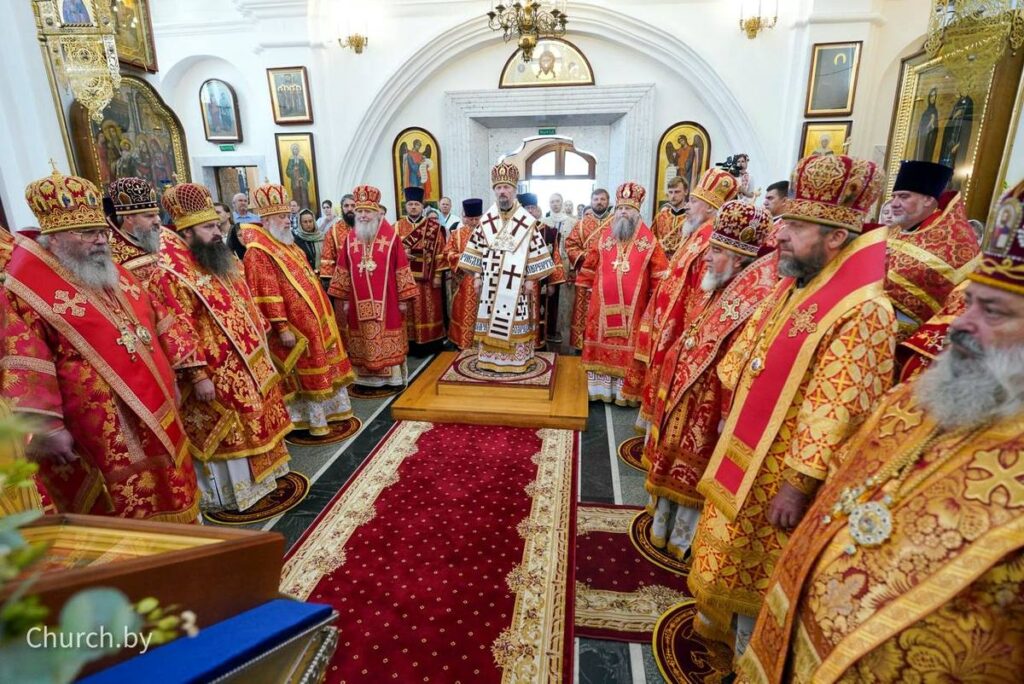 В день памяти священномученика Вениамина, Митрополита Петроградского, архиепископ Димитрий сослужил Патриаршему Экзарху в Свято-Духовом кафедральном соборе Минска