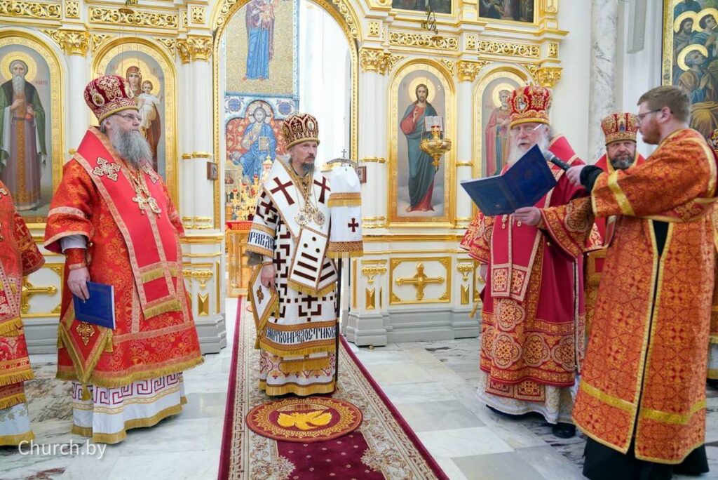 В день памяти священномученика Вениамина, Митрополита Петроградского, архиепископ Димитрий сослужил Патриаршему Экзарху в Свято-Духовом кафедральном соборе Минска