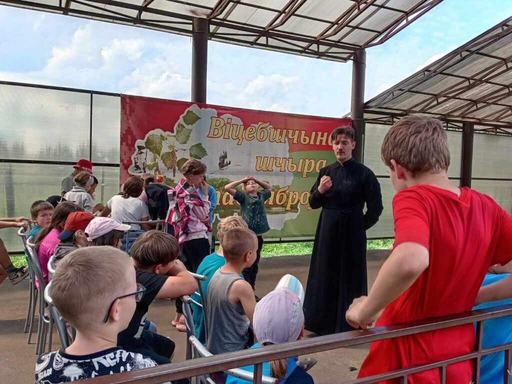 Добровольческий отряд "Лучики добра" посетил лагерь "Спартаковец"