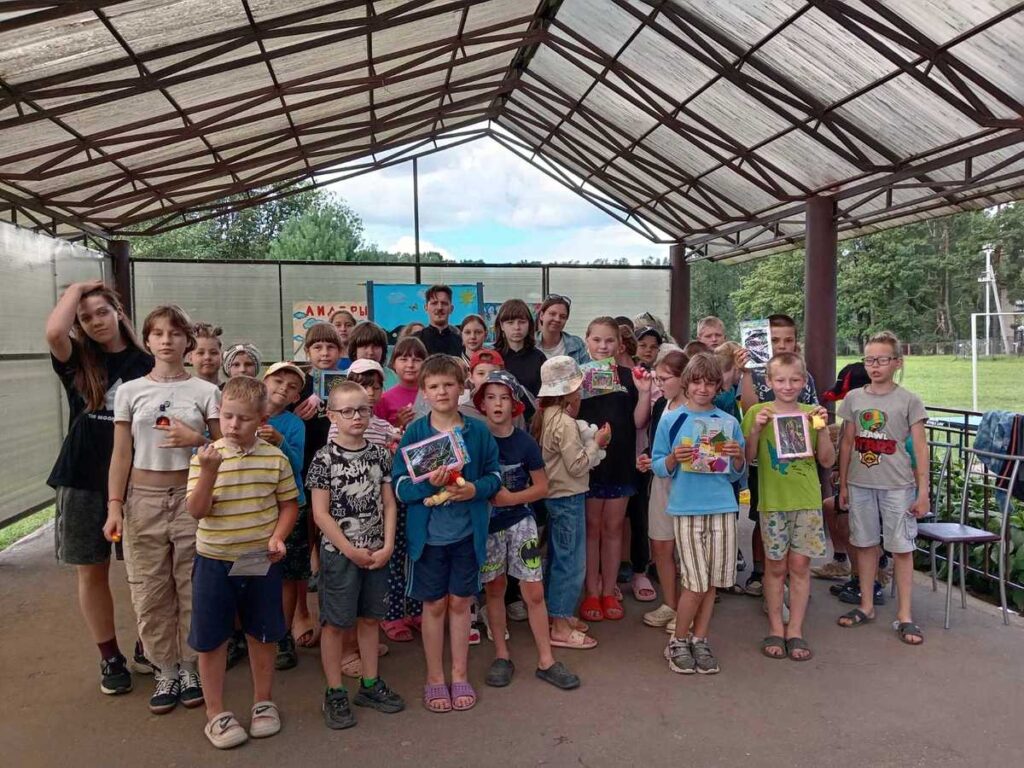 Добровольческий отряд "Лучики добра" посетил лагерь "Спартаковец"