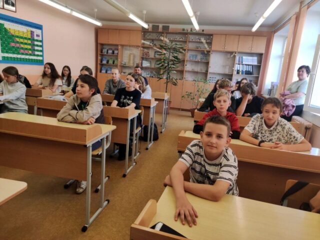 Протоиерей Сергий Лешкевич встретился с ребятами из летнего оздоровительного лагеря