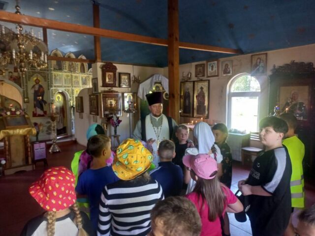 Воспитанники лагеря «Огни Лукомля» посетили храм святителя Николая Чудотворца