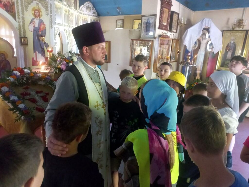 Воспитанники лагеря «Огни Лукомля» посетили храм святителя Николая Чудотворца