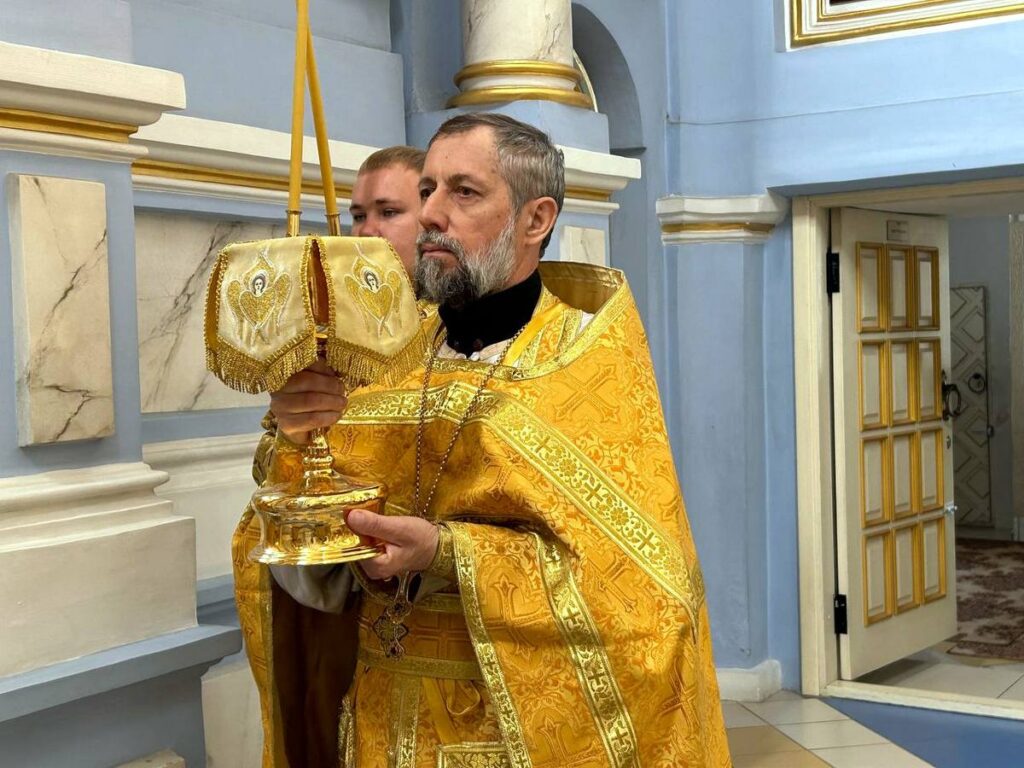 Епископ Евсевий возглавил Литургию в Свято-Покровском монастыре Толочина