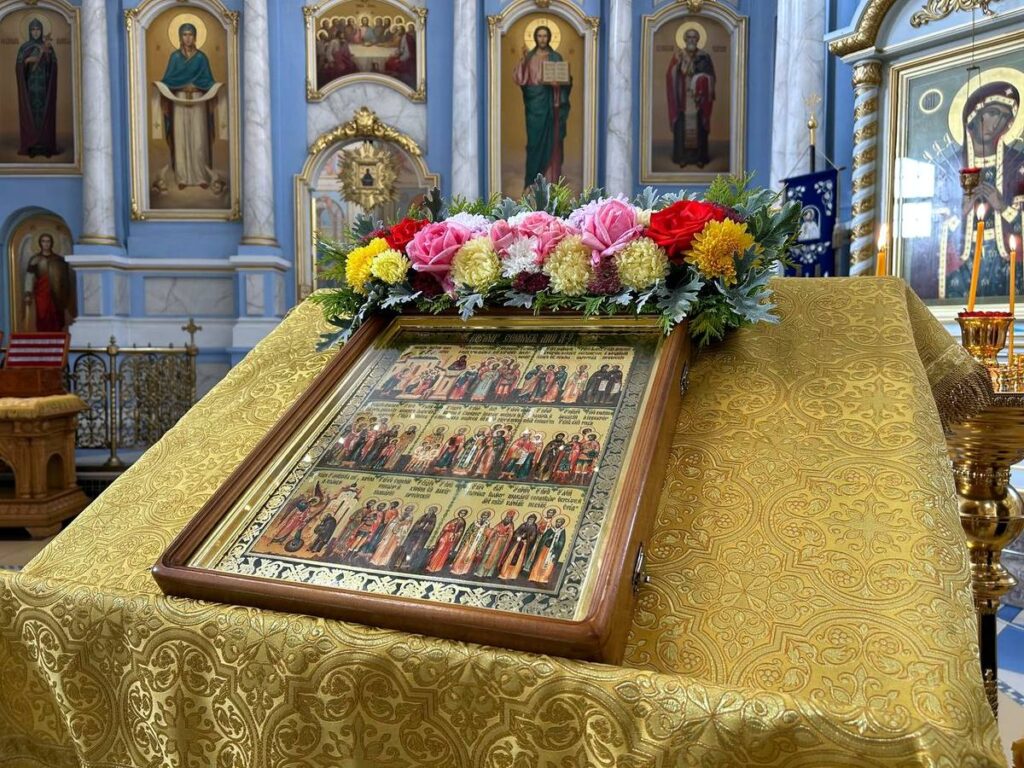 Епископ Евсевий возглавил Литургию в Свято-Покровском монастыре Толочина