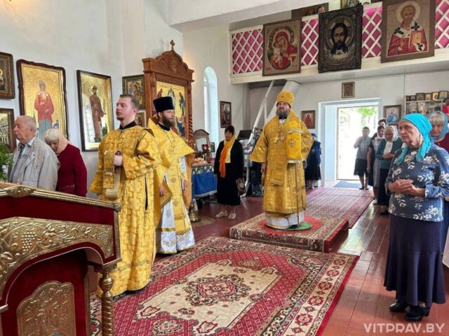 Епископ Евсевий возглавил Литургию в храме Преображения Господня г. Барани