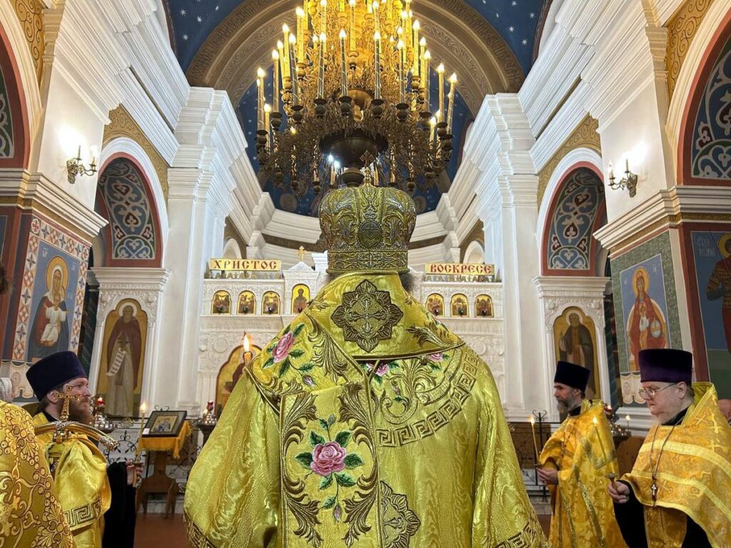 В канун Недели 14-й по Пятидесятнице архиепископ Димитрий возглавил всенощное бдение в Покровском кафедральном соборе Витебска