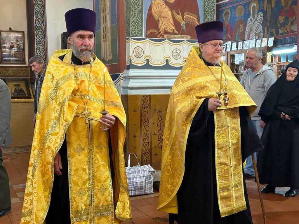 В канун Недели 14-й по Пятидесятнице архиепископ Димитрий возглавил всенощное бдение в Покровском кафедральном соборе Витебска