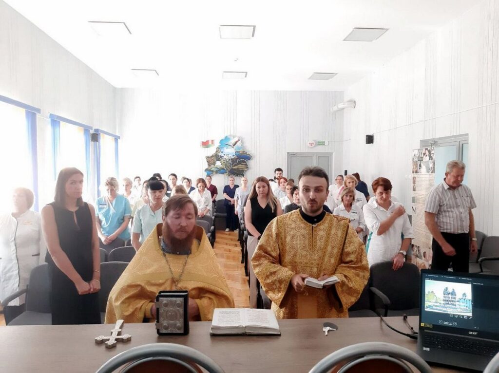 Представители Витебской епархии приняли участие в круглом столе "Моя семья - моя радость" в Витебском областном клиническом стоматологическом центре