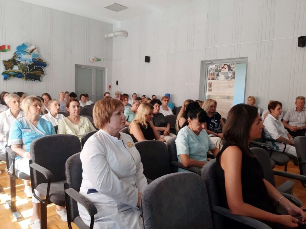 Представители Витебской епархии приняли участие в круглом столе "Моя семья - моя радость" в Витебском областном клиническом стоматологическом центре