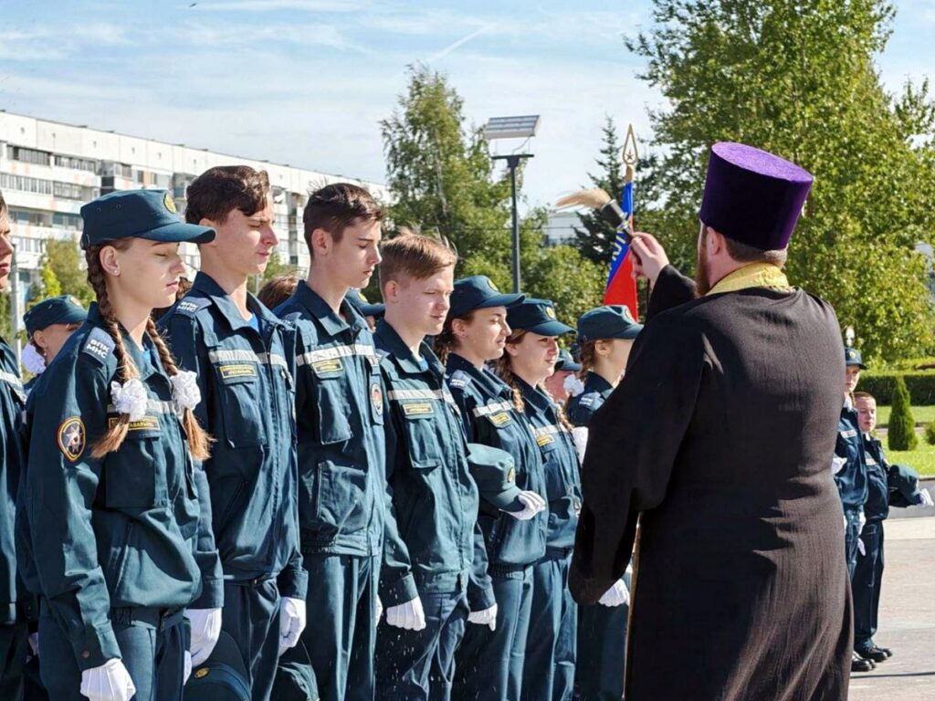 Иерей Георгий Совецкий принял участие в церемонии вступления в военно-патриотические клубы МЧС
