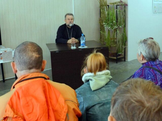Протоиерей Николай Волочкович в рамках программы "Неделя семьи" провел встречу с подопечными Сенненского ТЦСОН