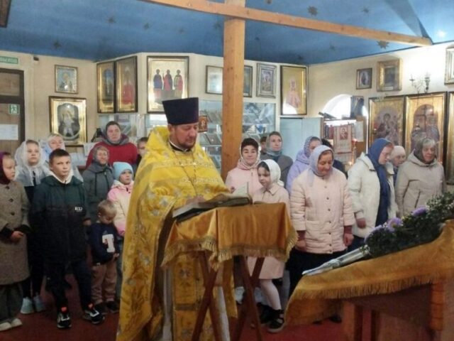 Протоиерей Владимир Кожановский совершил молебен на начало учебного года в воскресной школе