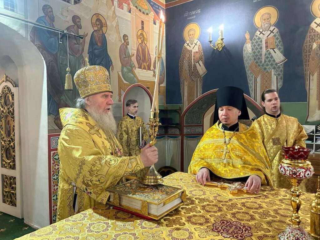 В Неделю 19-ю по Пятидесятнице архиепископ Димитрий совершил Литургию в Свято-Троицком Марковом монастыре Витебска