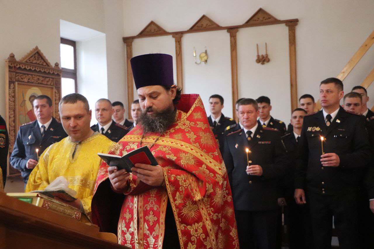 Иерей Николай Богданов отслужил молебен св. мученику Лонгину Сотнику, небесному покровителю Департамента охраны Министерства внутренних дел