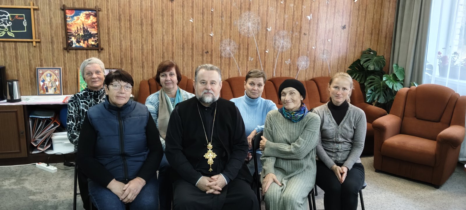 Протоиерей Николай Волочкович провёл духовную беседу в отделении дневного пребывания Сенненского ТЦСОН