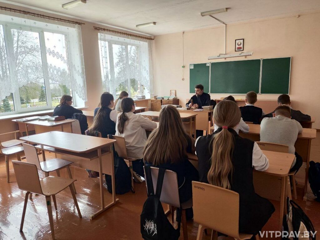 Протоиерей Александр Лазуко обсудил со школьниками рассказ Шукшина «Горе»