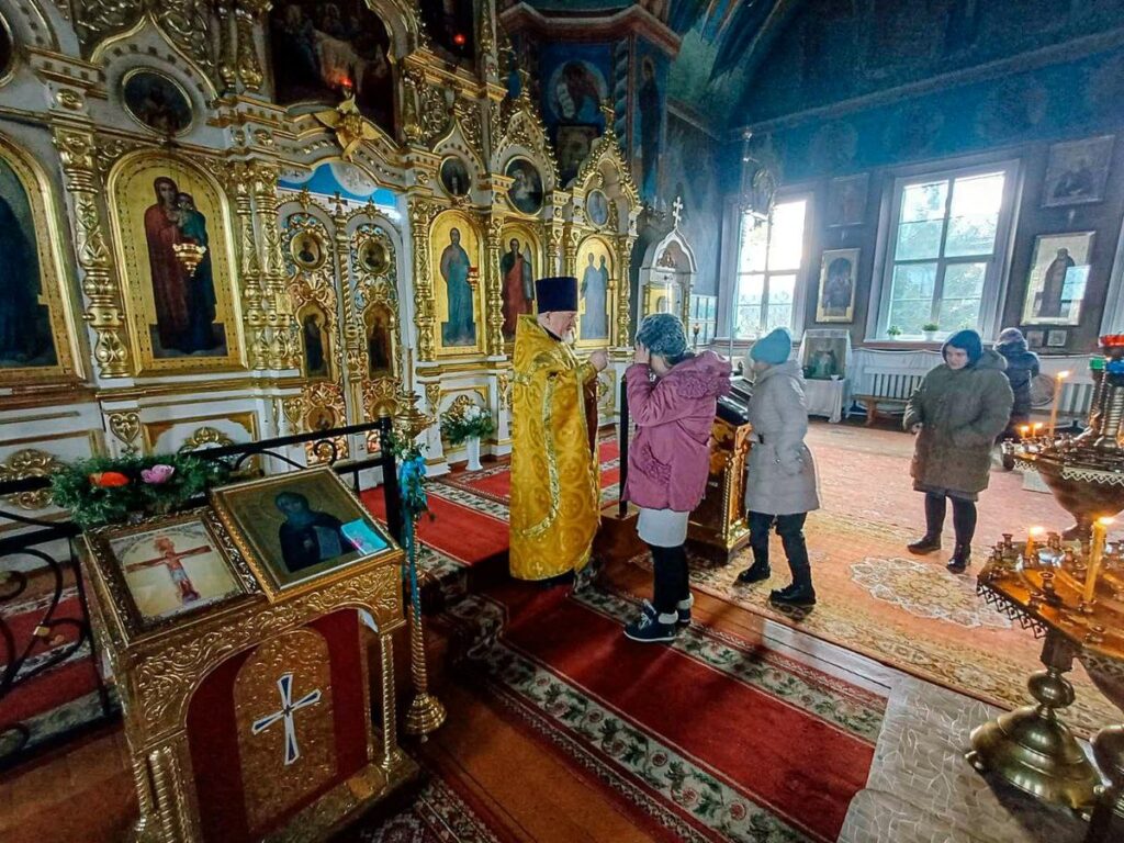 Протоиерей Владимир Коледа совершил молебен пред иконой "Целительница" для тяжелоболящих детей и их родителей