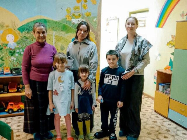 Представители Чашникского молодежного братства и сестричества при храме Преображения Господня посетили детский социальный приют