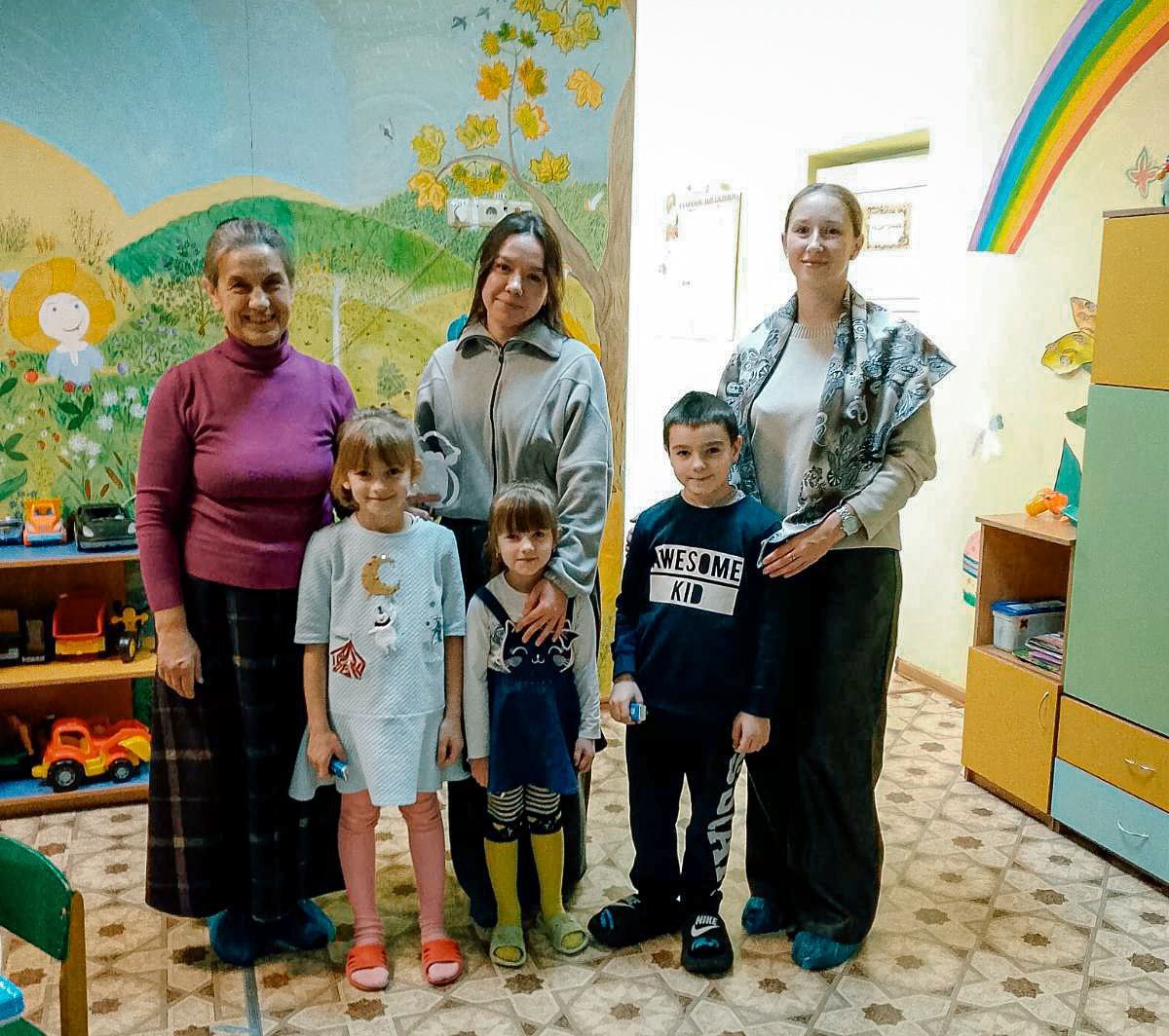 Представители Чашникского молодежного братства и сестричества при храме Преображения Господня посетили детский социальный приют