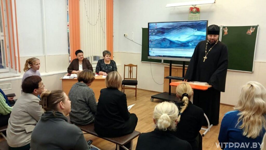 Протоиерей Сергий Лешкевич принял участие в общешкольных родительских собраниях в учреждениях образования Лепеля и Лепельского района