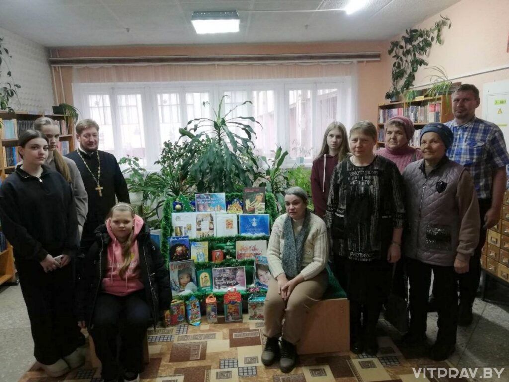 Протоиерей Владимир Кожановский провел встречу в городской библиотеке Новолукомля